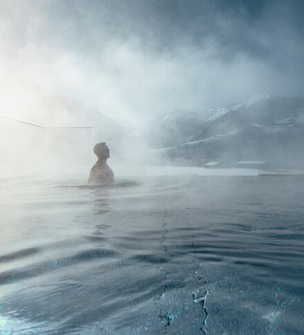 TAUERN SPA Kaprun Outdoor-Panoramapool im Winter